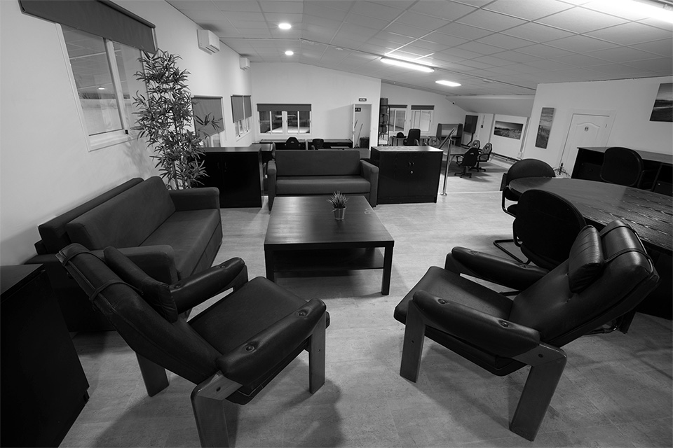 Nave y oficinas - The Boss Services (4)